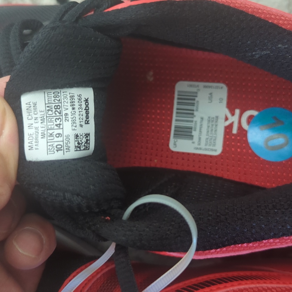 Size 10 : Mens Reebok Runners - Picture 9 of 13